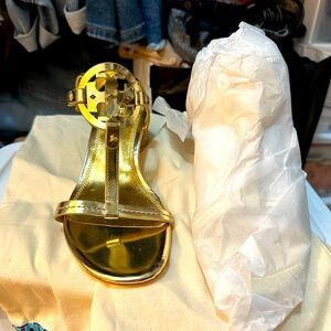 Tory Burch Gold Sandal Size 6.5 Brand New Never Worn